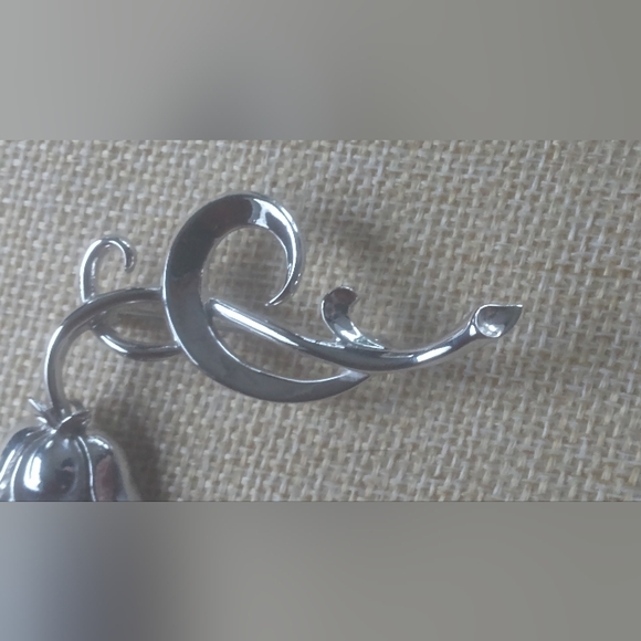 Trifari Alfred Phillipe Pat. 160,967   Dangle Grape Cluster Brooch 1950 - Picture 4 of 12